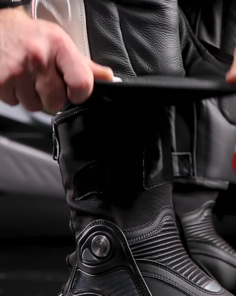 レーシングブーツのカラーオーダーがついに解禁【AXIAL 2 BOOTS CUSTOM
